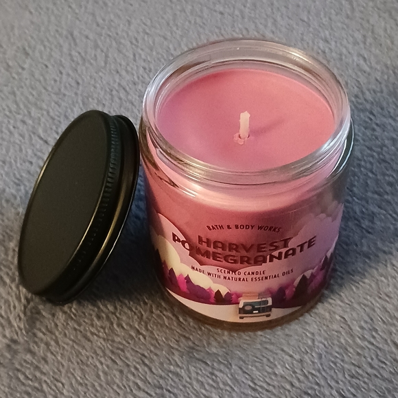 NEW | BATH And BODY WORKS SINGLE WICK CANDLE - Picture 2 of 6